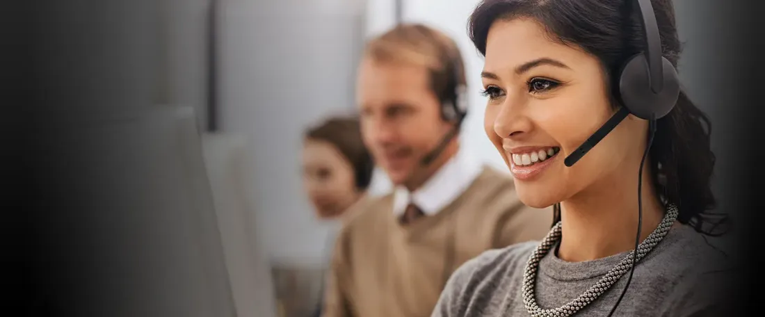 Villento Casino support agents answering live chat and email
